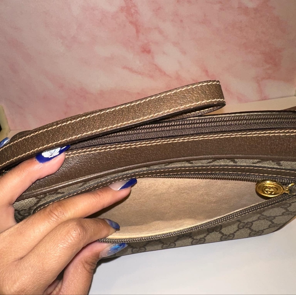 Gucci Brown and Tan wrislet Bag - Picture 3 of 6